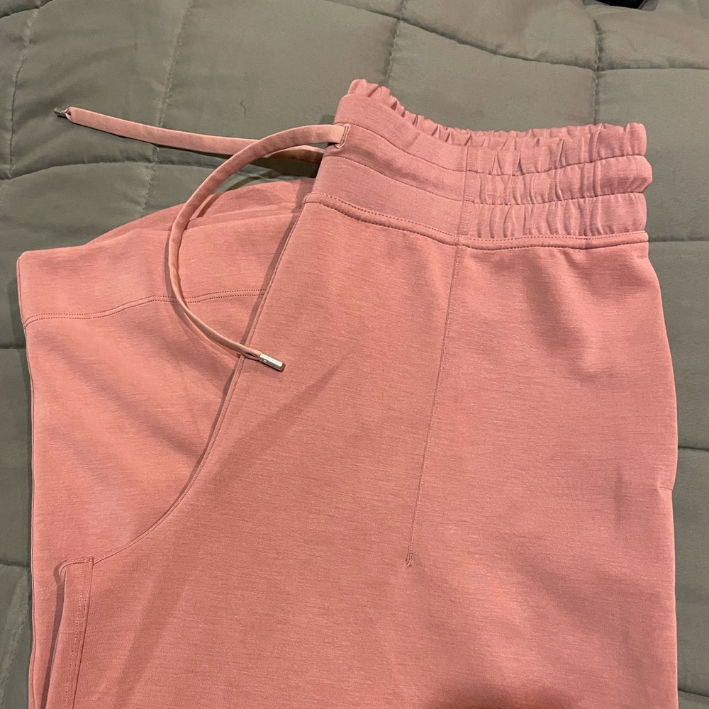 Size 12 Soft Ambitions High Rise Crop, NWOT
